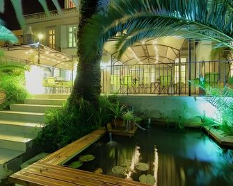 Les Palmiers Chambres d'Hôtes - Mèze - Building