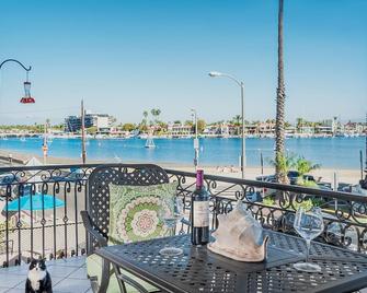 Beach front house centrally located to all popular attractions - Long Beach - Balcone