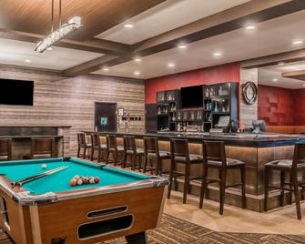 Ramada by Wyndham Grand Forks - Grand Forks - Bar