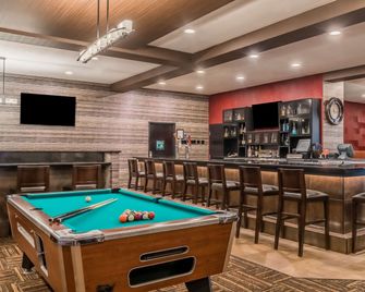 Ramada by Wyndham Grand Forks - Grand Forks - Bar