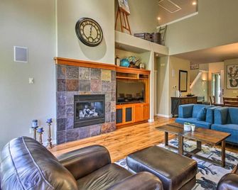 Juniper Creek Inn - Eagle Crest on the Creek- 170+ reviews/Overall rating 10! - Redmond - Living room