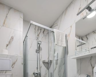 Hotel Slaven - Crikvenica - Bathroom