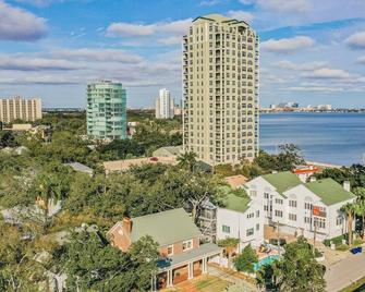 Spacious charming 4-bedroom house in S Tampa Near Water/Downtown - Tampa - Edifici
