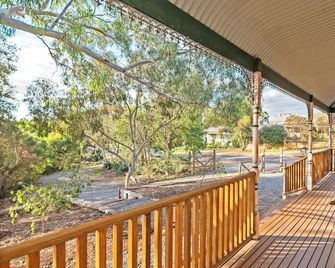 A lovely rustic cottage with all the modern conveniences - Gawler - Balcón