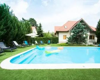 Villa Oliva Boutique Rooms Zamardi - Zamárdi - Pool