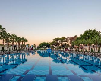Rubi Platinum Spa Resort & Suites - Alanya - Pool