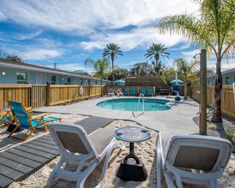 Salt Air Inn & Suites - Atlantic Beach - Pool