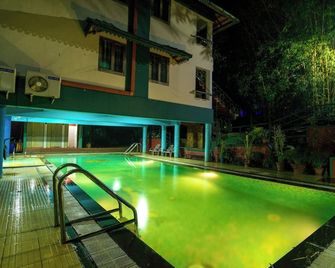 Harithagiri Hotel - Kalpetta - Pool