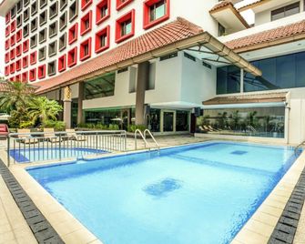 Tamarin Hotel Wahid Hasyim Jakarta - Yakarta - Piscina