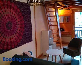 Appartement lumineux avec balcon à Arêches Beaufort - Beaufort - Living room