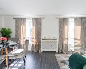 Suites By Rehoboth Abbey Wood Station London - London - Dining room