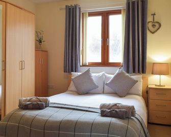 2 bedroom accommodation in Milford Haven - Milford Haven - Slaapkamer
