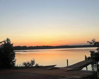 Cozy 1 Br + Loft + 1 Bath. Conveniently Located Between Clt & Columbia. Secluded - Lancaster