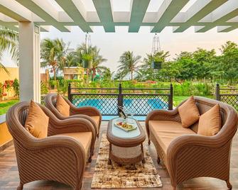Swosti Chilika Resort - Bālugān - Patio