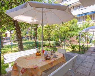 Mare Blu by Interhome - Francavilla al Mare - Innenhof