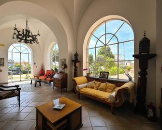 Tenuta Villa Tara - Serrara Fontana - Sala de estar