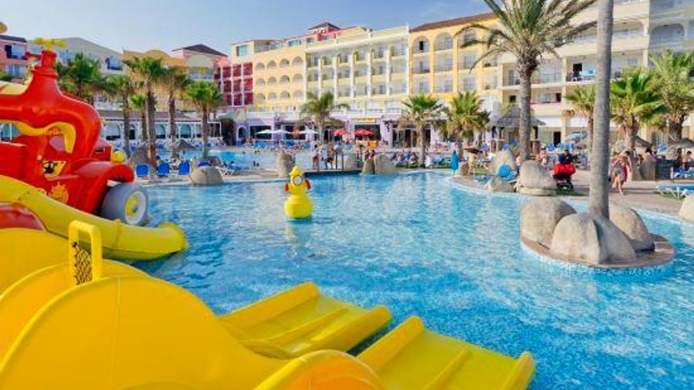 Mediterraneo Bay Hotel & Resort