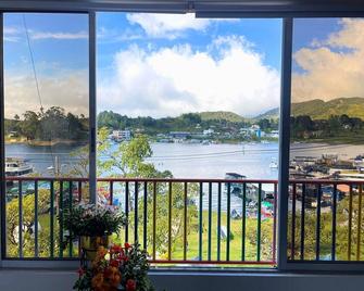 Apartamentos Avenida del malecón, frente al lago. Guatape - Guatapé - Balcony