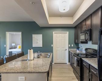 Landing at Colonial Commons - 2 Bedrooms in Fort Myers - Fort Myers - Kitchen