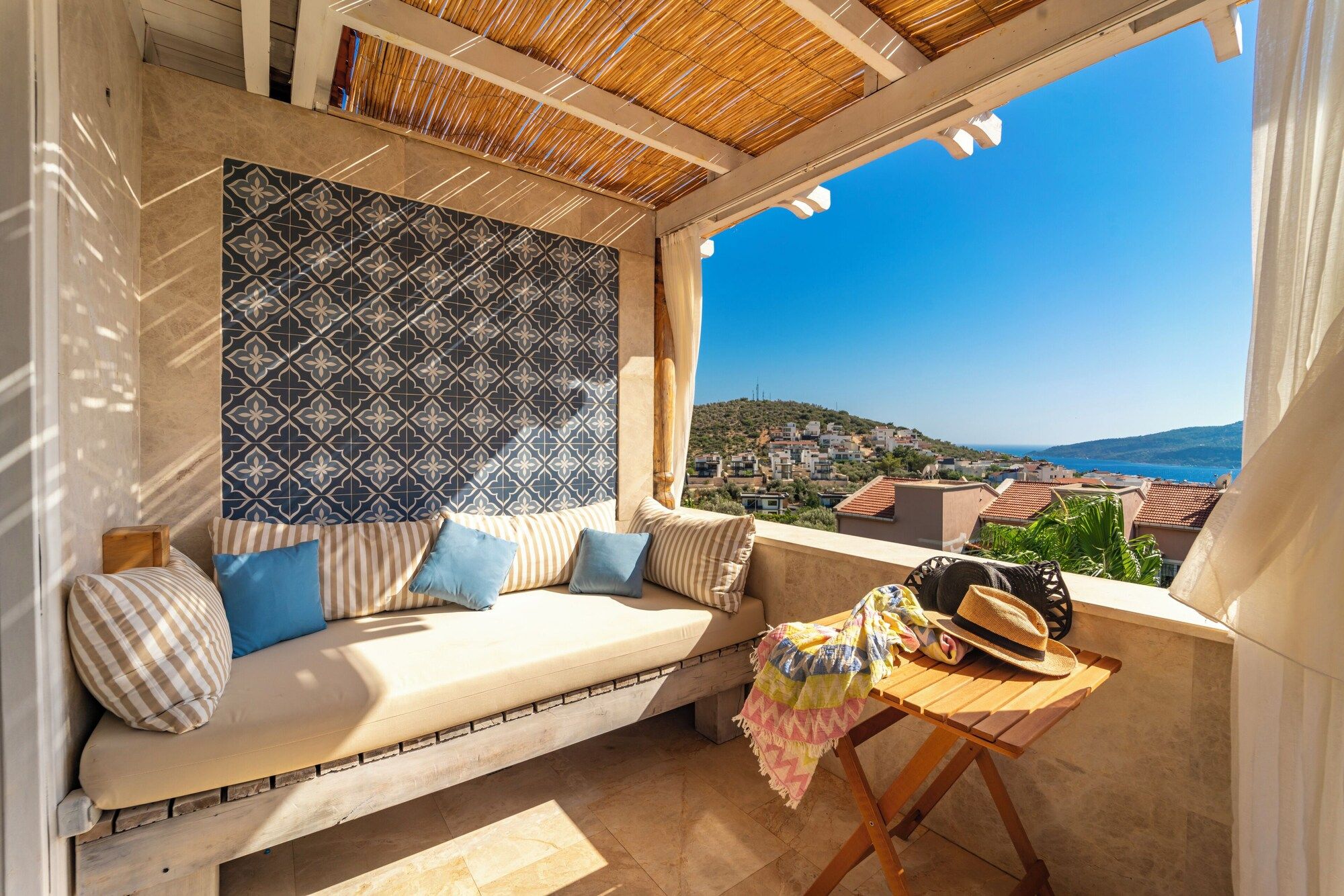 Elixir Hotel - קלקאן - מרפסת