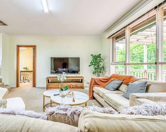 Stayau Comfortable Two-Story W/Pool Table&backyard - Mont Albert North - Sala de estar