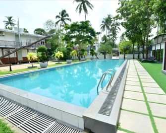 Haco Lake View Resort, Kochi - Kochi - Pool