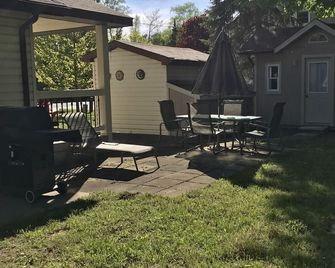 Charming Southampton Cottage - just steps to South Beach! - Southampton - Patio