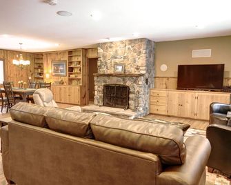 Newly Remodeled Home on Gladstone Lake - Brainerd - Living room