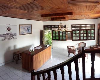 Anda Bungalow - Bira - Front desk