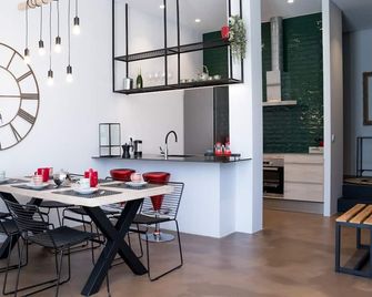 Loft Center Burgos by Unique Rooms - Burgos - Dining room