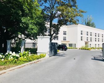 Green Garden Hotel - Raszyn - Gebouw