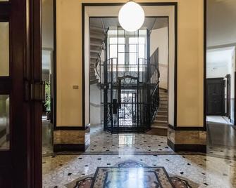 Italianway - Garigliano 7 - Milano - Ingresso