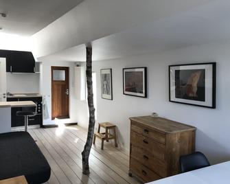 Studio apartment with terrace on Houseboat at the best spot in Copenhagen - Copenhagen - Bedroom