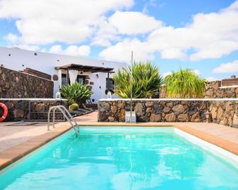 El Caserío de Güime Villa con Piscina Climatizada - San Bartolomé - Piscina