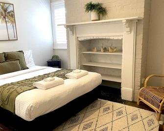 The Edward Townhouse 157 - Steps to Town - Orange - Kamar Tidur
