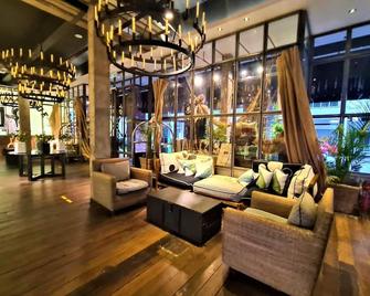 إم بوتيك ستيشن 18 - إيبوه - ردهة