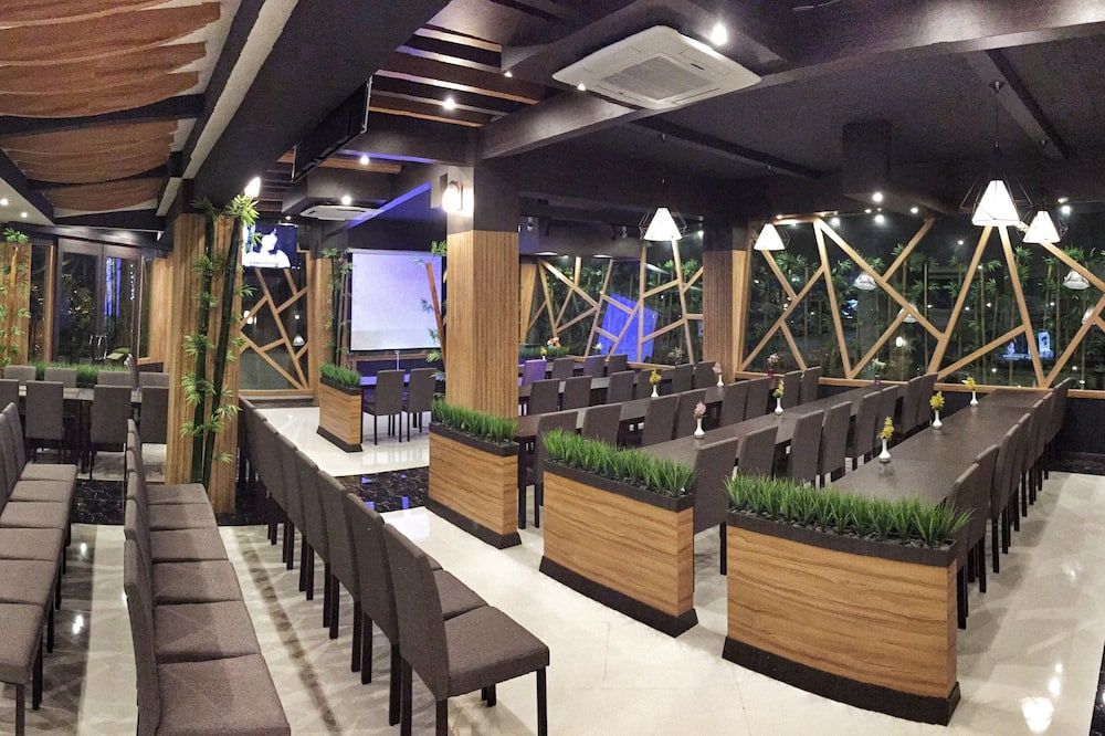 The Contrast i Hotel