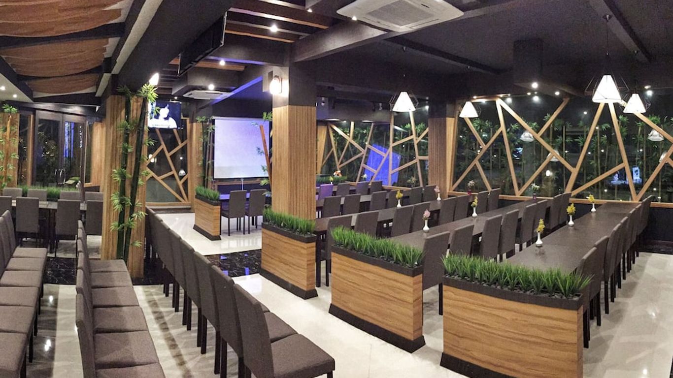 The Contrast i Hotel