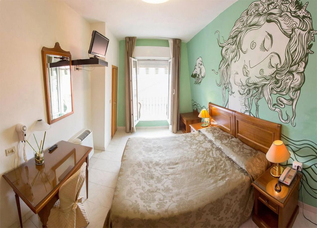 Hotel Regina - קאמאיורה - חדר שינה