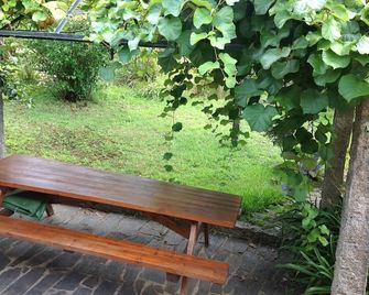 Enchanted Farmhouse with swimming pool, a big house and a studio. 20' beach - Covas - Terasa