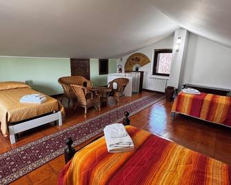 Villa Marvitt -Stone Cottage - Isernia - Schlafzimmer