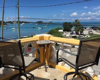 Welcome To Paradise 'aaa' - Oceanfront Private Romantic Getaway! - Somerset - Balcon