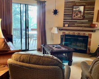 Across the street from quad ski lift - Angel Fire - Living room