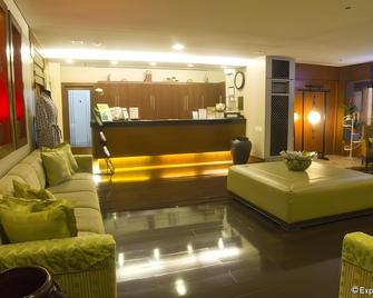 Networld Hotel Spa and Casino - Manila - Lobby