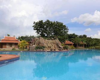 Steung Chinet Bungalow - Phumĭ Tnaôt Chŭm - Piscina
