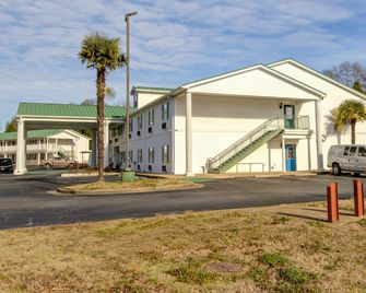 Plantation Inn & Suites Near Locust Grove I 75 - Jackson - Edificio