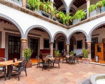 هوتل هيدالجو - كويريتارو - شرفة مرصوفة