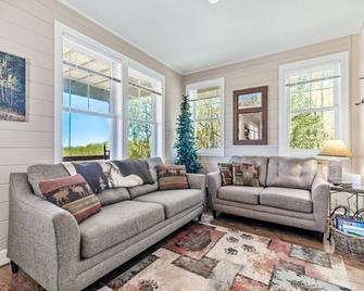 Private Secluded Cabin Unbelievable Views - Fairplay - Living room