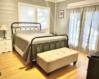 Holder House Rentals - Wills Point - Bedroom