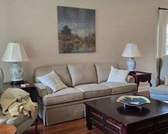 3 Bed/2 Bath Cottage Home near City Center! - Dublin - Soggiorno